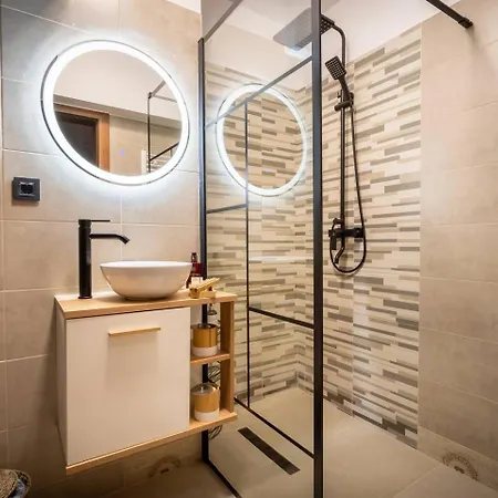 Lakeview Cozynook - Tennis, Underground Parking, Modern, Balcony Apartment