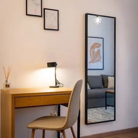 Lakeview Cozynook - Tennis, Underground Parking, Modern, Balcony *