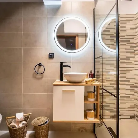 Lakeview Cozynook - Tennis, Underground Parking, Modern, Balcony Apartment