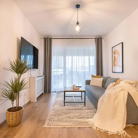 Lakeview Cozynook - Tennis, Underground Parking, Modern, Balcony