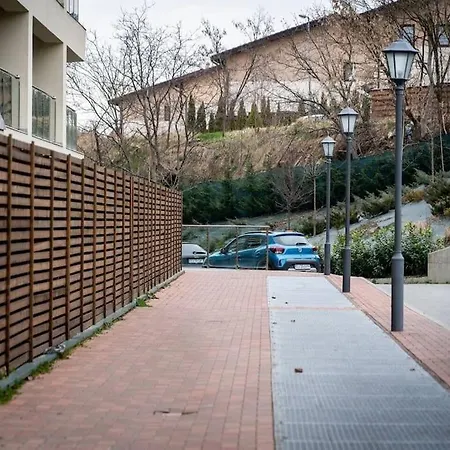 Lakeview Cozynook - Tennis, Underground Parking, Modern, Balcony Apartment *